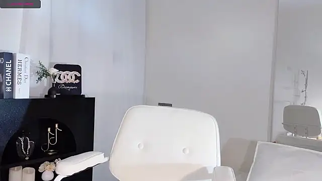 Snapshot of lvy-w chatting on October 10, 2025, 1:21 pm lvy-w online show from October 10, 2025, 1:21 pm