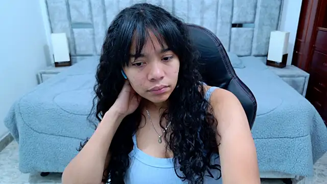 laureentt  online show from February 16, 2026, 3:24 am