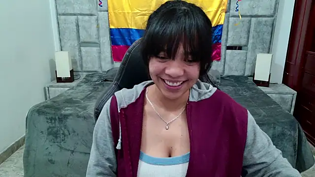 Snapshot of laureentt_ chatting on June 13, 2026, 3:15 am laureentt online show from June 13, 2026, 3:15 am
