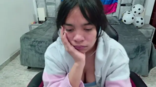 Snapshot of laureentt_ chatting on June 27, 2026, 3:22 am laureentt online show from June 27, 2026, 3:22 am