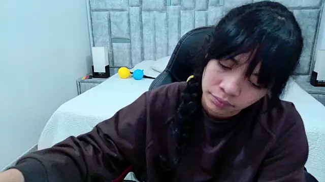 Snapshot of laureentt_ chatting on July 10, 2026, 3:11 am laureentt online show from July 10, 2026, 3:11 am