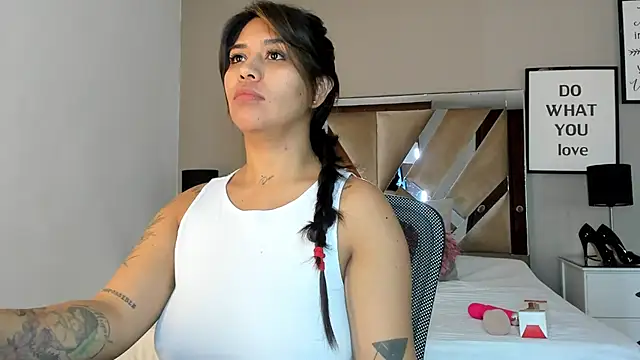 sharlott18 online show from January 2, 2025, 12:03 pm