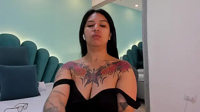 sharlott18 online show from March 27, 2026, 3:23 pm