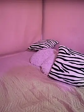 Snapshot of Felicia_smok3 chatting on December 27, 2024, 1:00 am Felicia smok3 online show from December 27, 2024, 1:00 am