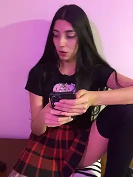 Snapshot of Felicia_smok3 chatting on January 28, 2025, 1:29 am Felicia smok3 online show from January 28, 2025, 1:29 am