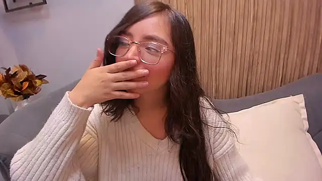 Eva Macalliter online show from December 18, 2024, 3:26 am