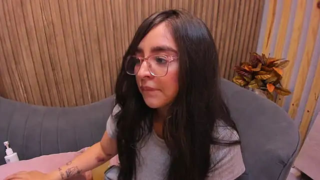 Eva Macalliter online show from January 24, 2025, 9:28 am