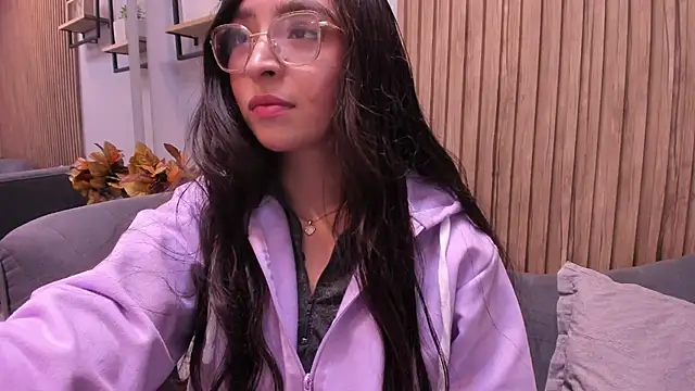 Eva Macalliter online show from September 13, 2025, 3:39 am