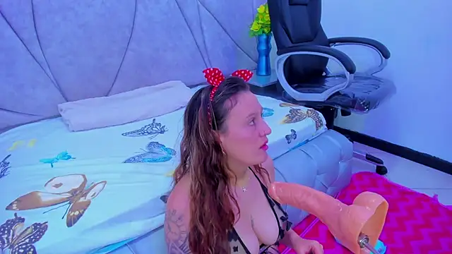 HornySlut69  online show from October 18, 2025, 12:17 pm