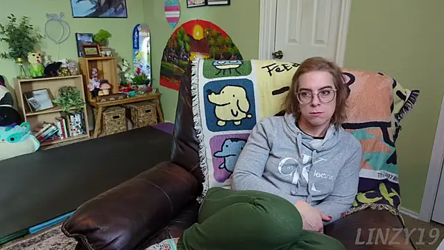 Linzy 19 online show from February 13, 2025, 10:00 pm