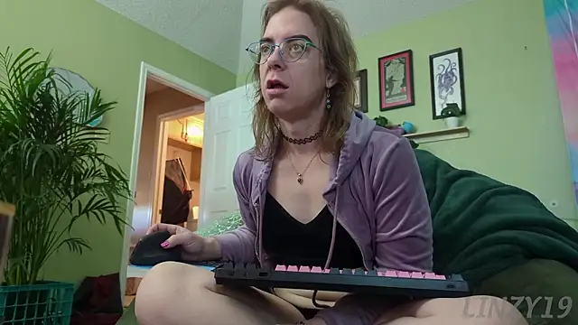 Linzy 19 online show from January 14, 2026, 2:33 pm