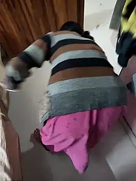 COUPLLE VILLAGE online show from November 26, 2025, 2:56 am