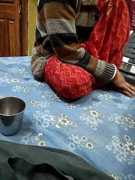 COUPLLE VILLAGE online show from February 11, 2026, 4:28 am