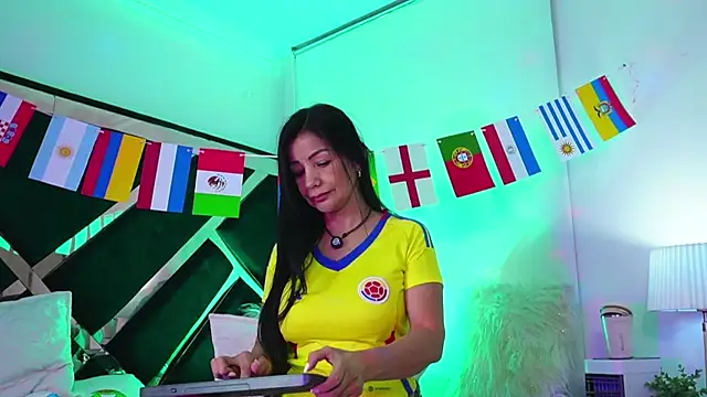 Snapshot of EVA45LOVES chatting on June 11, 2026, 10:35 am EVA45LOVES online show from June 11, 2026, 10:35 am