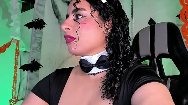 Snapshot of Alizon_1 chatting on October 19, 2025, 6:19 pm Alizon 1 online show from October 19, 2025, 6:19 pm