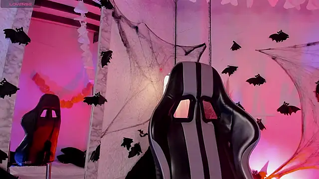 Snapshot of Alizon_1 chatting on October 21, 2025, 8:42 pm Alizon 1 online show from October 21, 2025, 8:42 pm