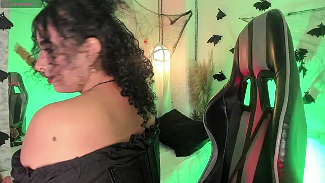 Snapshot of Alizon_1 chatting on October 23, 2025, 8:29 pm Alizon 1 online show from October 23, 2025, 8:29 pm