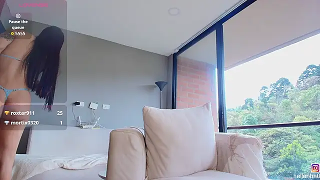 Helenbronwx online show from February 4, 2026, 8:14 pm