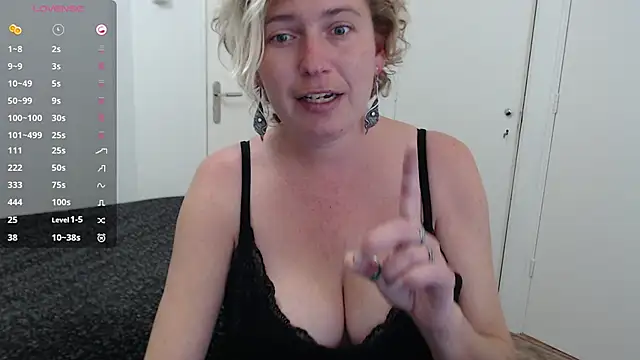 Snapshot of cumfun chatting on October 14, 2025, 7:31 am cumfun online show from October 14, 2025, 7:31 am