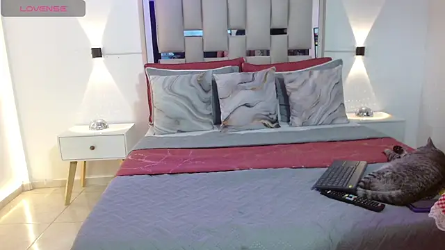 hellen martin online show from March 25, 2026, 8:04 pm