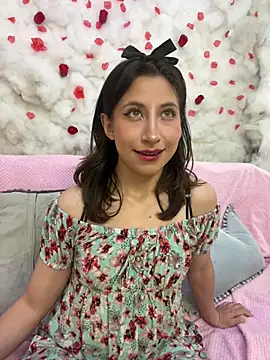 Snapshot of SkarletJhonson_ chatting on May 3, 2026, 8:20 am SkarletJhonson online show from May 3, 2026, 8:20 am