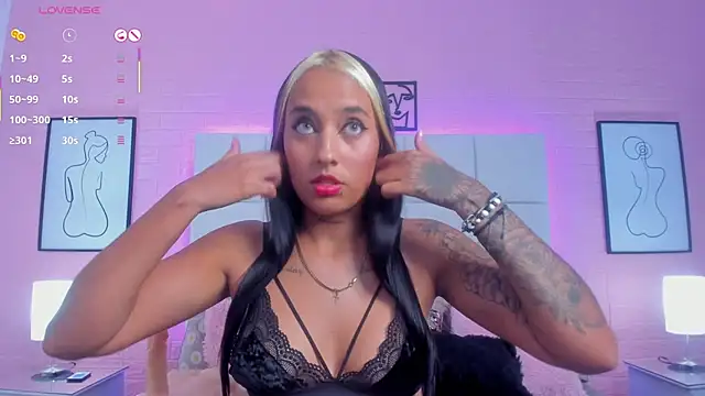 charlotte kisss online show from April 14, 2026, 6:36 pm