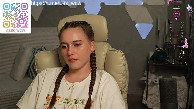 HarleyDeess online show from November 26, 2025, 8:10 pm