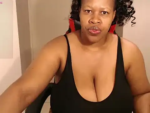 bustylisa1983 online show from February 20, 2025, 5:23 am