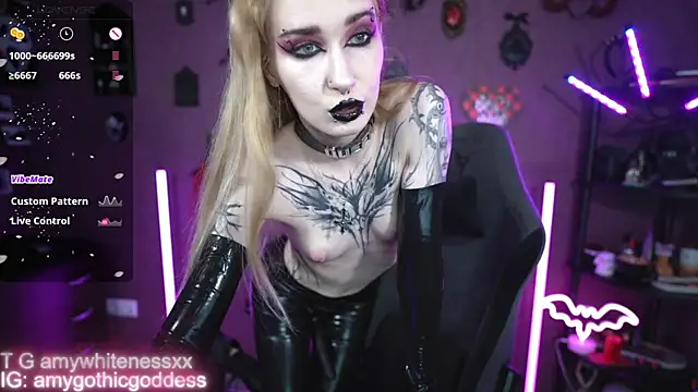 Snapshot of amywhitenessxx chatting on June 7, 2026, 11:14 am amywhitenessxx online show from June 7, 2026, 11:14 am