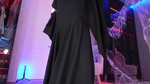 Tasha Allas online show from October 31, 2025, 9:32 am