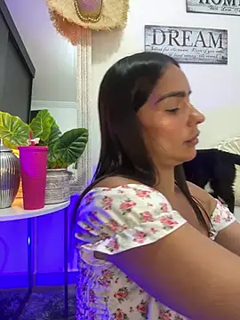 Mau White online show from February 5, 2025, 6:04 pm