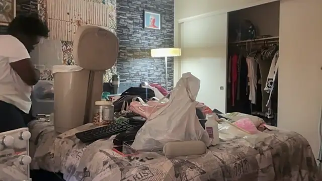 Yagurl  west online show from September 22, 2025, 9:28 pm