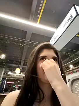 ambar-adaams online show from December 19, 2024, 9:06 pm