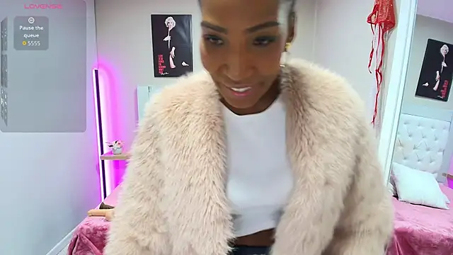 Snapshot of kimmturner chatting on October 3, 2025, 1:08 pm kimmturner online show from October 3, 2025, 1:08 pm