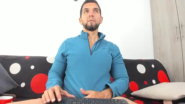 JULESLAKES online show from December 4, 2025, 12:14 pm