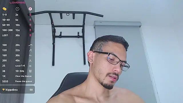 Snapshot of russthiago chatting on December 20, 2024, 7:50 pm russthiago online show from December 20, 2024, 7:50 pm