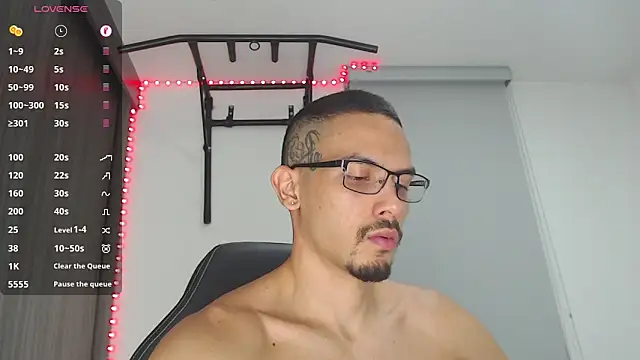 Snapshot of russthiago chatting on December 22, 2024, 12:07 am russthiago online show from December 22, 2024, 12:07 am