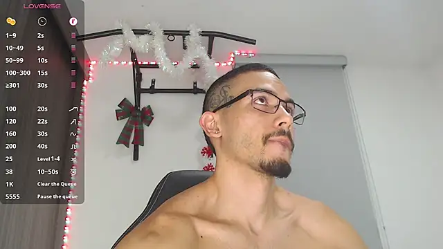 Snapshot of russthiago chatting on December 27, 2024, 12:07 am russthiago online show from December 27, 2024, 12:07 am