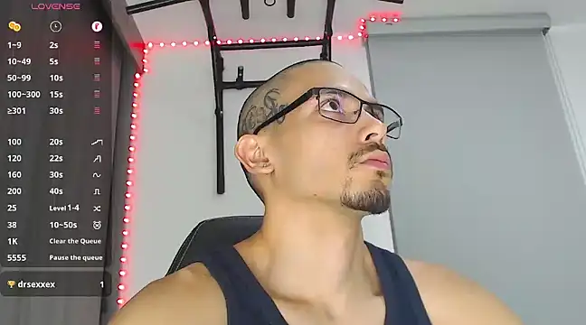 Snapshot of russthiago chatting on February 8, 2025, 7:05 pm russthiago online show from February 8, 2025, 7:05 pm