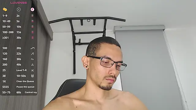 Snapshot of russthiago chatting on March 5, 2025, 4:02 pm russthiago online show from March 5, 2025, 4:02 pm