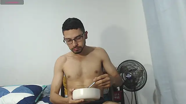 Snapshot of russthiago chatting on January 15, 2026, 1:37 pm russthiago online show from January 15, 2026, 1:37 pm