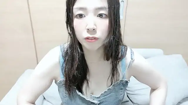Snapshot of Arisa__ chatting on May 28, 2026, 11:51 am Arisa online show from May 28, 2026, 11:51 am