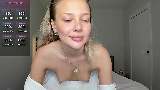 sarahphyllis online show from June 6, 2026, 9:08 pm