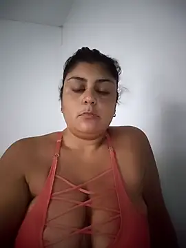 Snapshot of AlyDenalioficial chatting on May 5, 2026, 1:41 pm AlyDenalioficial online show from May 5, 2026, 1:41 pm