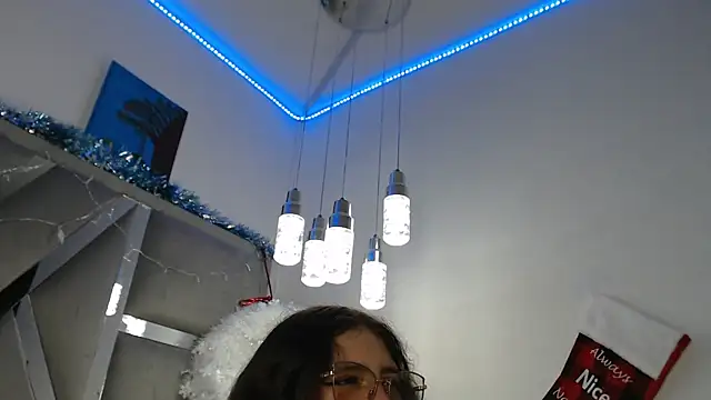 Paola Lyon  online show from January 3, 2025, 9:57 pm