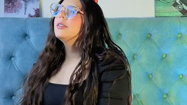 Paola Lyon  online show from October 21, 2025, 7:03 pm