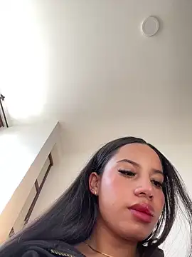 LauraSweett online show from September 9, 2025, 8:30 pm