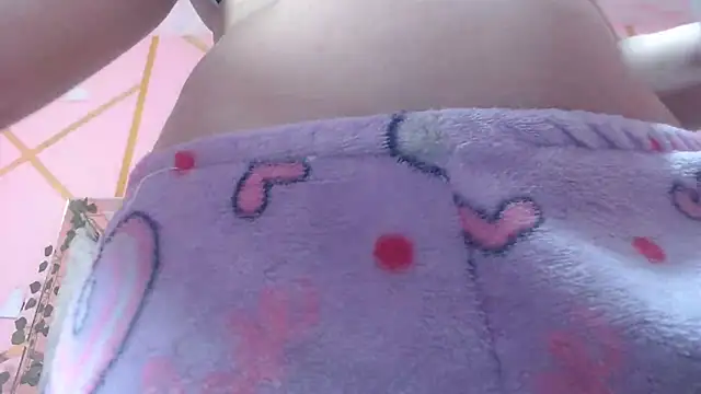 nadescomthxx online show from December 5, 2024, 7:28 pm