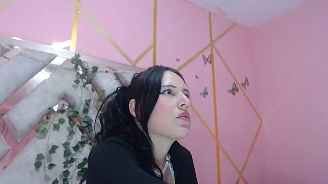 nadescomthxx online show from February 11, 2025, 9:53 am