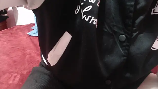 nadescomthxx online show from October 21, 2025, 1:45 pm